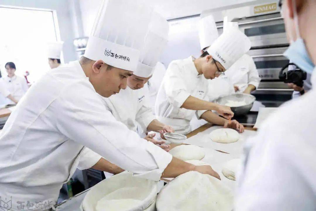 探新知链行业战未来面包研修社人才链计划从幸福西饼起航