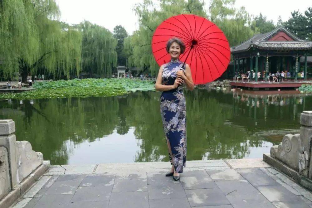 人均65岁的时尚奶奶团火了穿旗袍露美腿活到老美到老