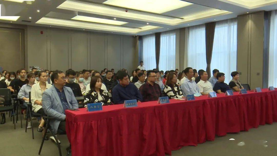 【解放思想,推动高质量发展】我县举行大健康产业人才联合培养定制班