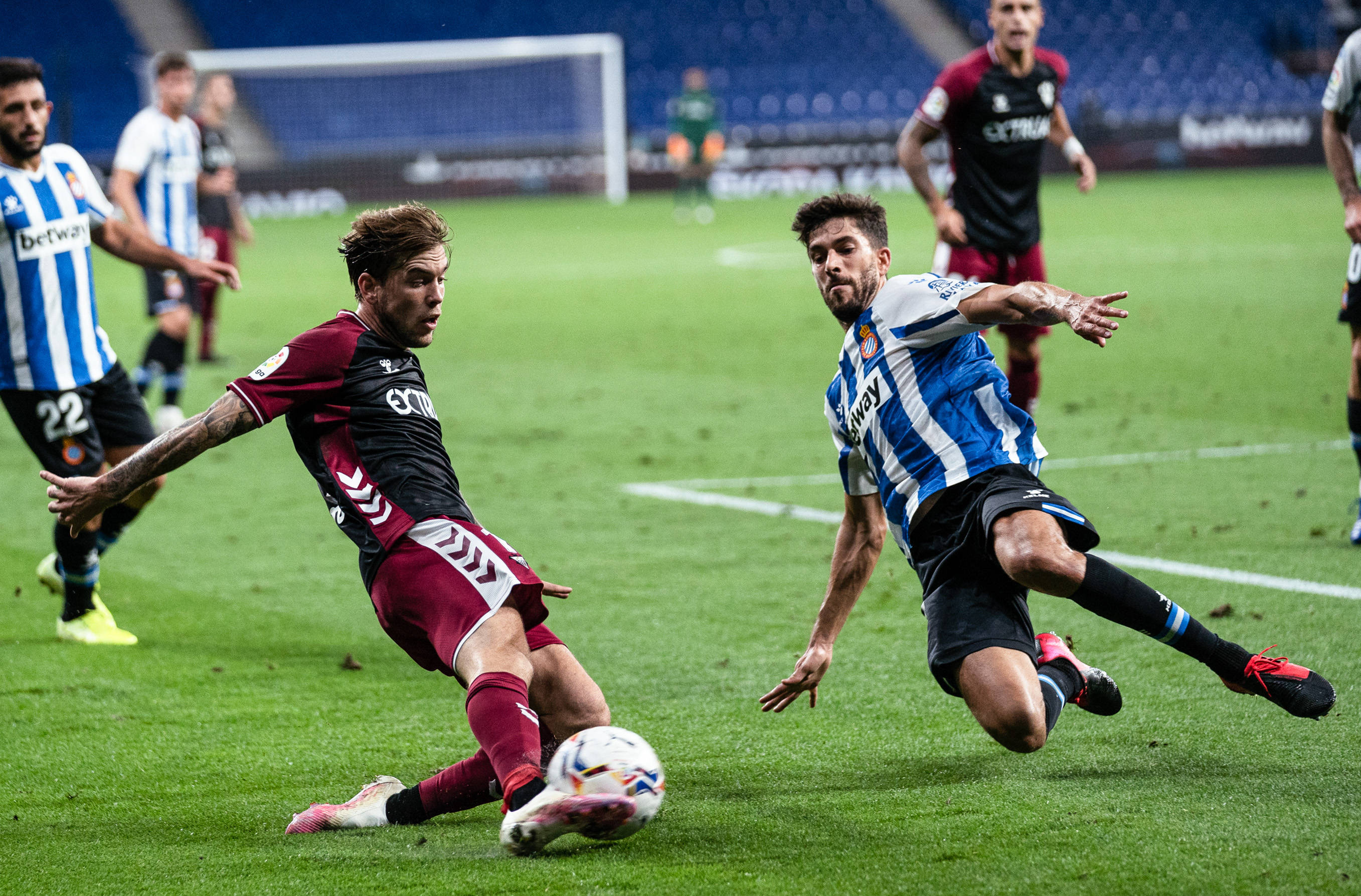 足球——西乙:西班牙人胜阿尔瓦塞特