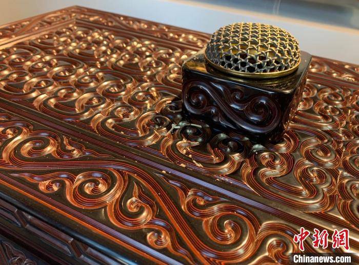 行将远去的剔犀工艺:上百层大漆数年精制难留年轻人