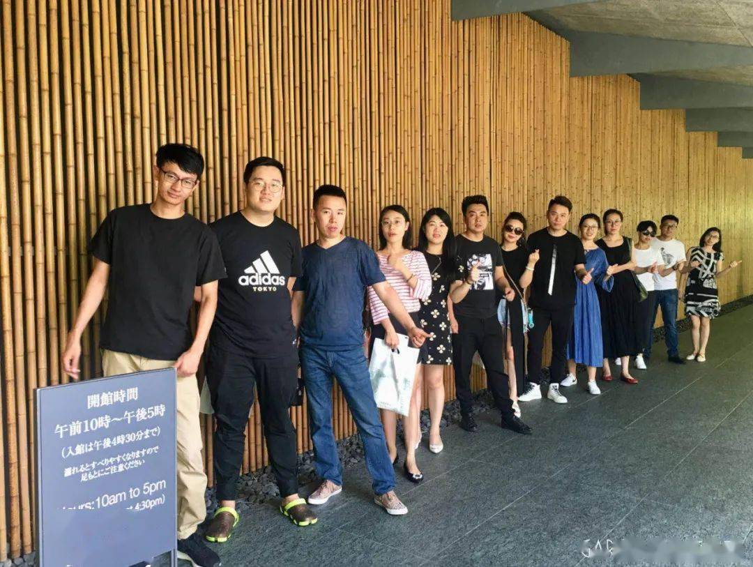 携手喜茶合作设计团队ta可能是2020最值得期待的陶瓷展厅