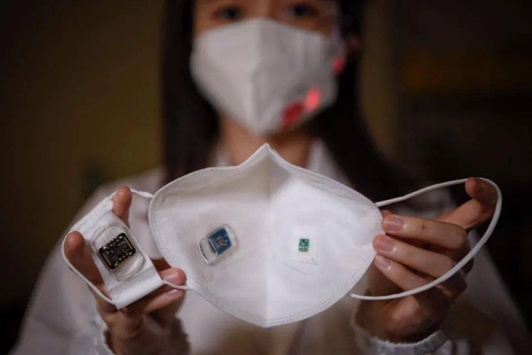 南洋理工大学科学家发明"智能口罩"!可监测新冠指标