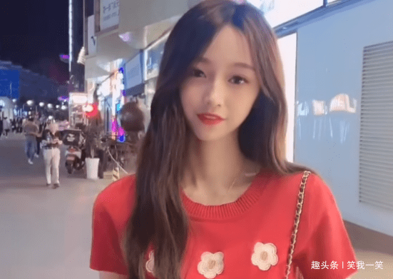 爆笑GIF图:这牛也是太皮了, 考虑过狗狗的感受吗