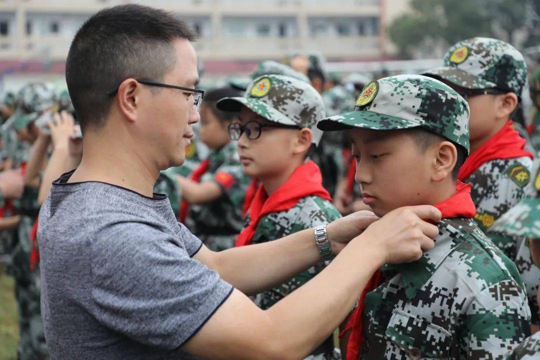 宝剑锋从磨砺出京信友谊中学举行2020级新生军训开训仪式