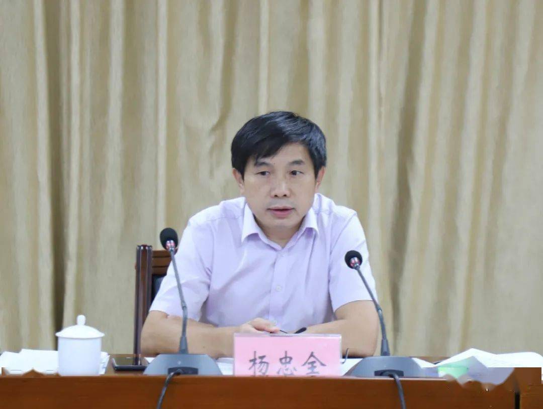 049月10日,市人社局领导莅沭督导全国盆景职业技能竞赛筹备工作,实地