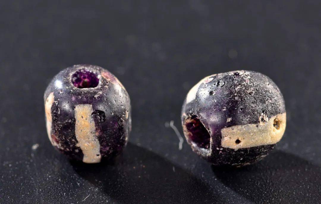 2003年番禺小谷围岛港尾岗 m8出土,东汉,钾玻璃