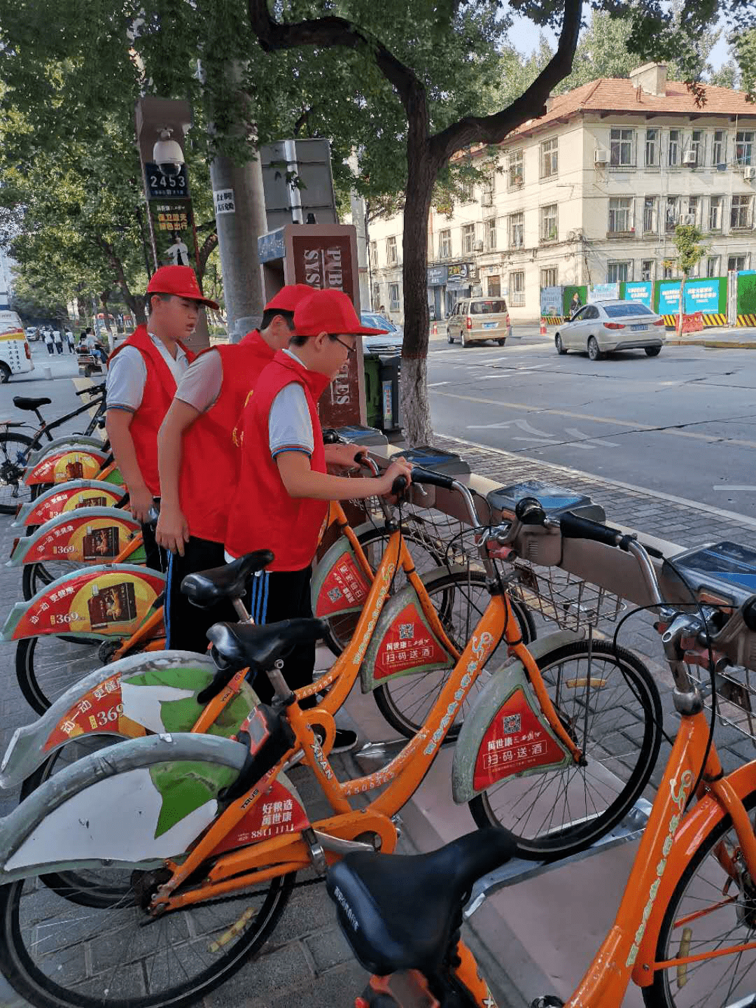 灞橋教育青春迎全運文明我先行西安市五環中學志願者走上街頭開展彎