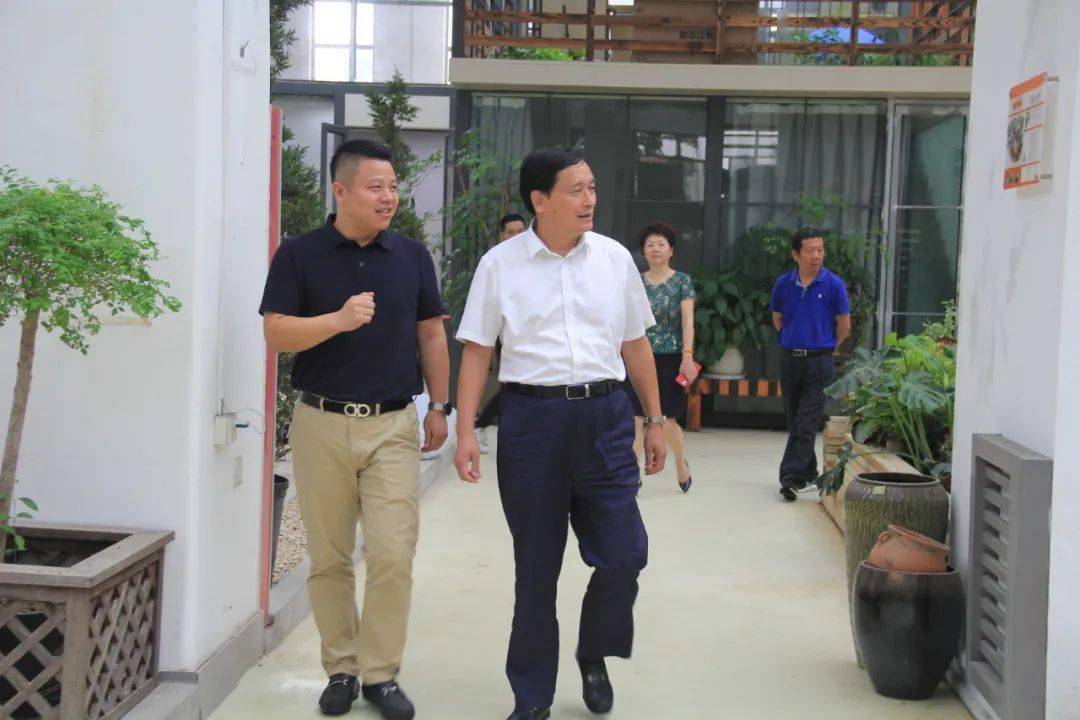 常州市人大常委会副主任蒋自平率调研组参观考察夏溪花木市场