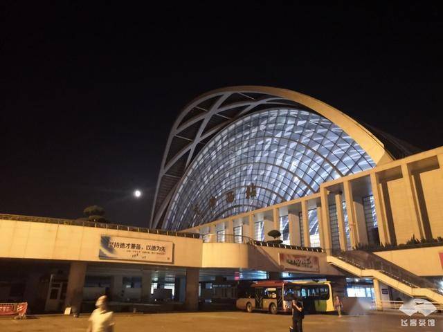 京大爷的短编bf提前一晚赶的末班高铁去的天津西,天津站北广场随便