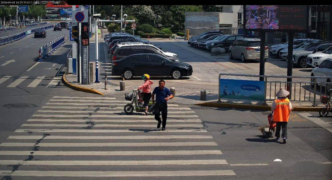 南通最新一批行人闯红灯曝光看看有你认识的吗