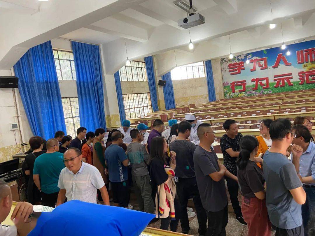 师宗县彩云卫生院至彩云中学开展结核筛查工作