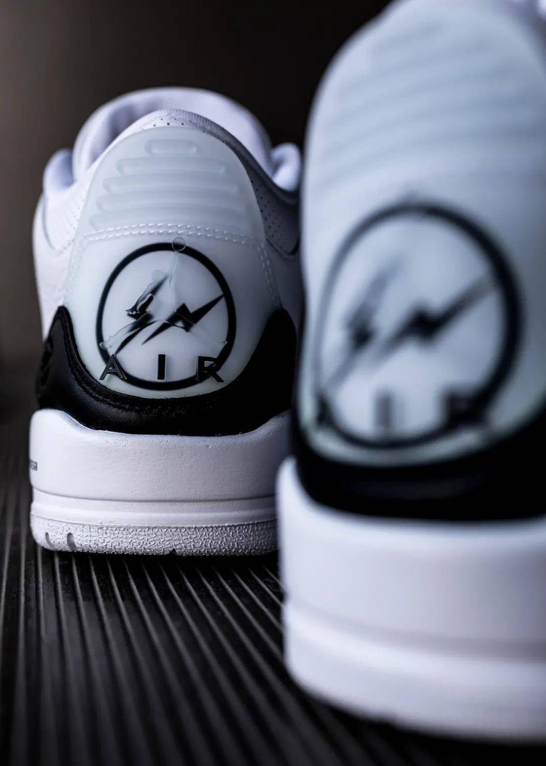 等了6 年的「藤原浩闪电 aj3」明天发售!小编开箱上脚抢先看!