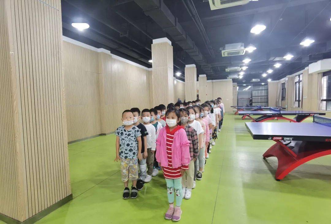 学自救本领记安全常识古华小学开展防空防灾疏散演练