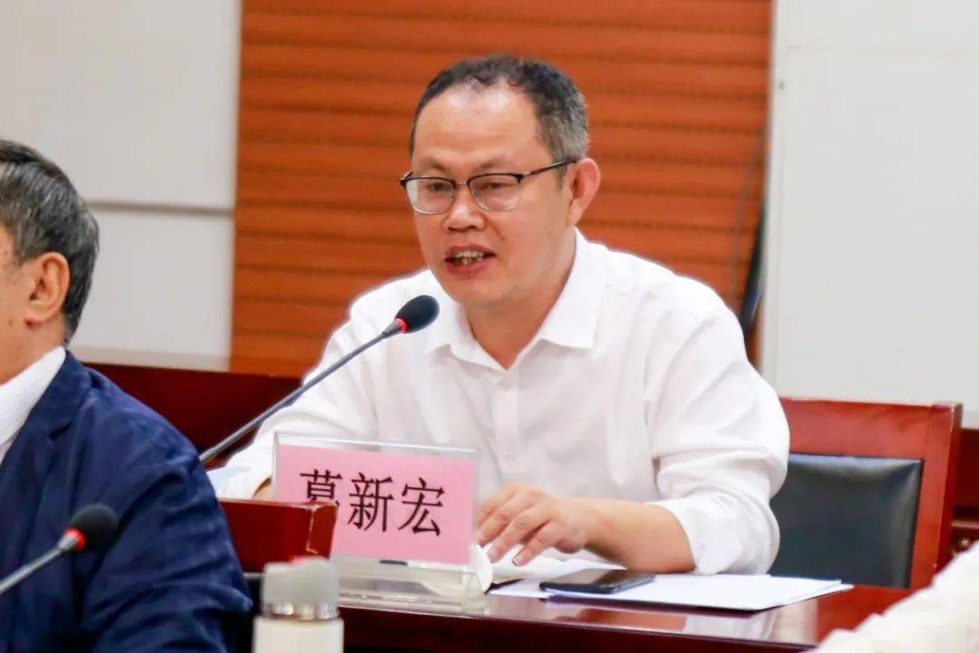 山西华炬律师事务所律师葛新宏分两大板块展开说明:一,企业意识.