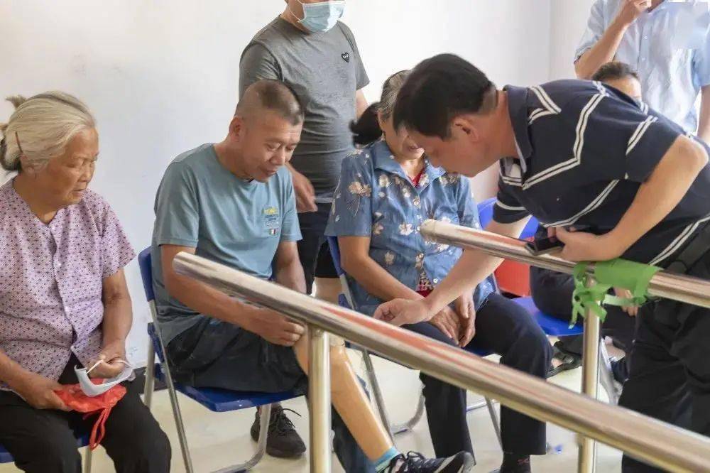 共同举办2020年度"助行"工程启动仪式,由爱心企业家骆景锋先生出资7