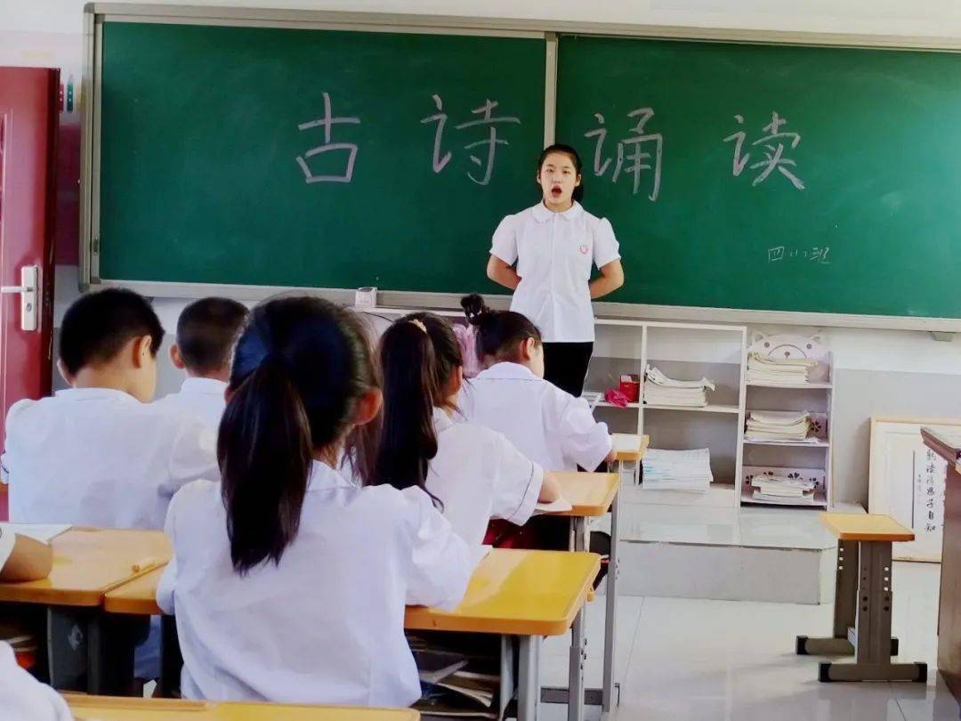 语言文字爆台寺小学举行学生古诗词背诵比赛