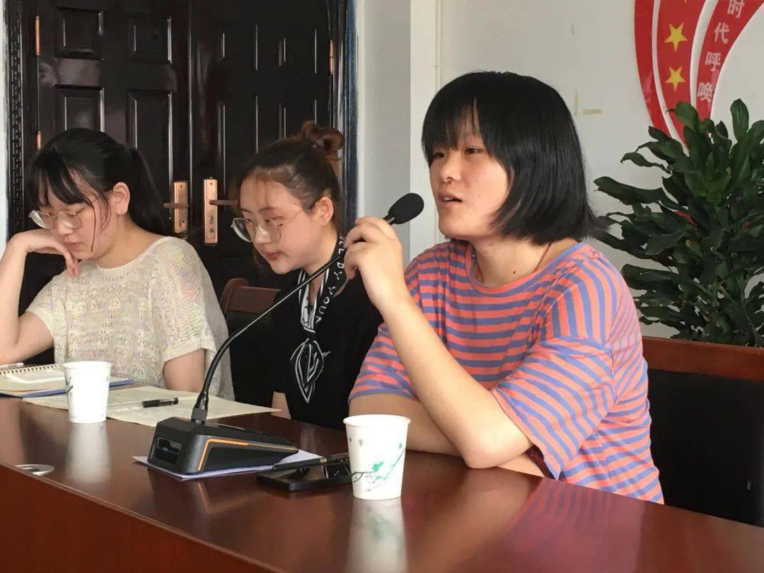 寄语新教师规划新起点玉山二中召开新教师座谈会