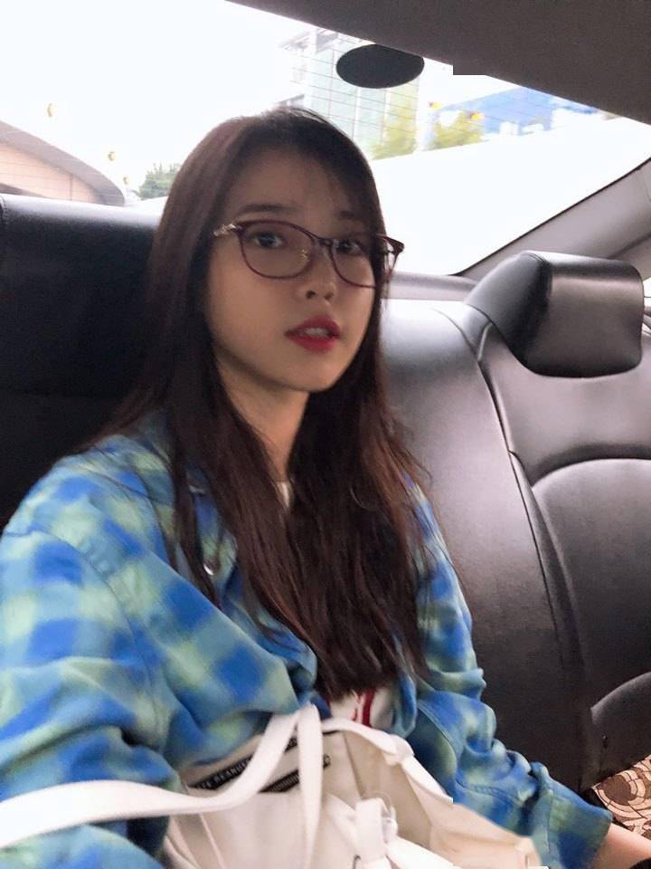 iu出道12周年纪念自拍大放送365天都漂亮的话是犯规啊