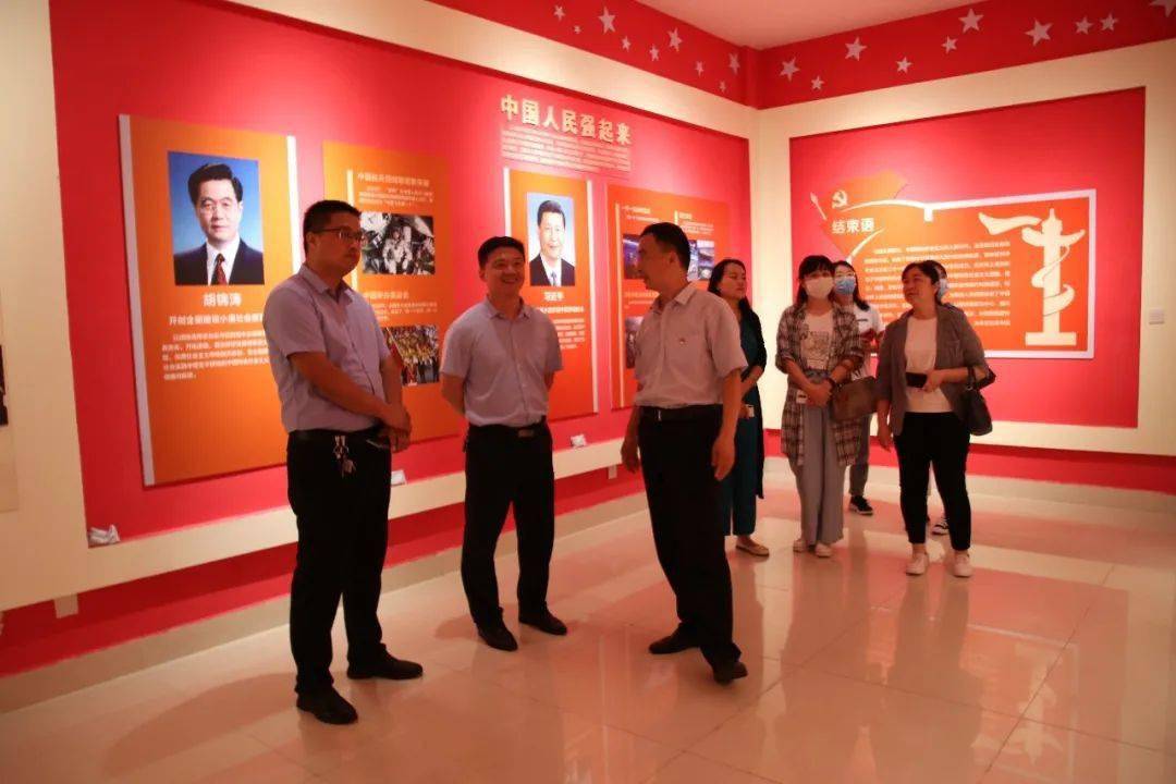 晏婴小学党支部副书记于莎同志的陪同下,晏婴小学李文强副校长全程