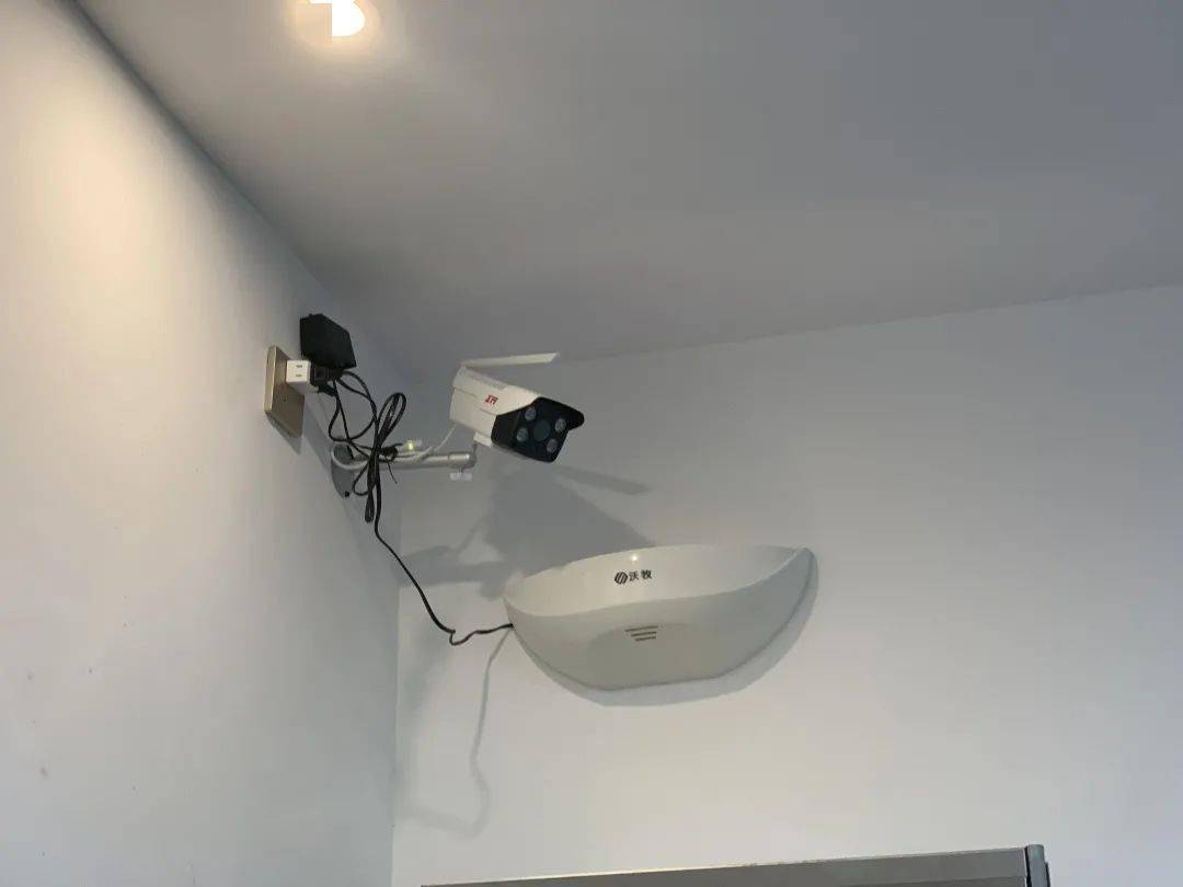 "阳光厨房"监控系统直接与市场监管局联通,由市场监督管理局智慧监管