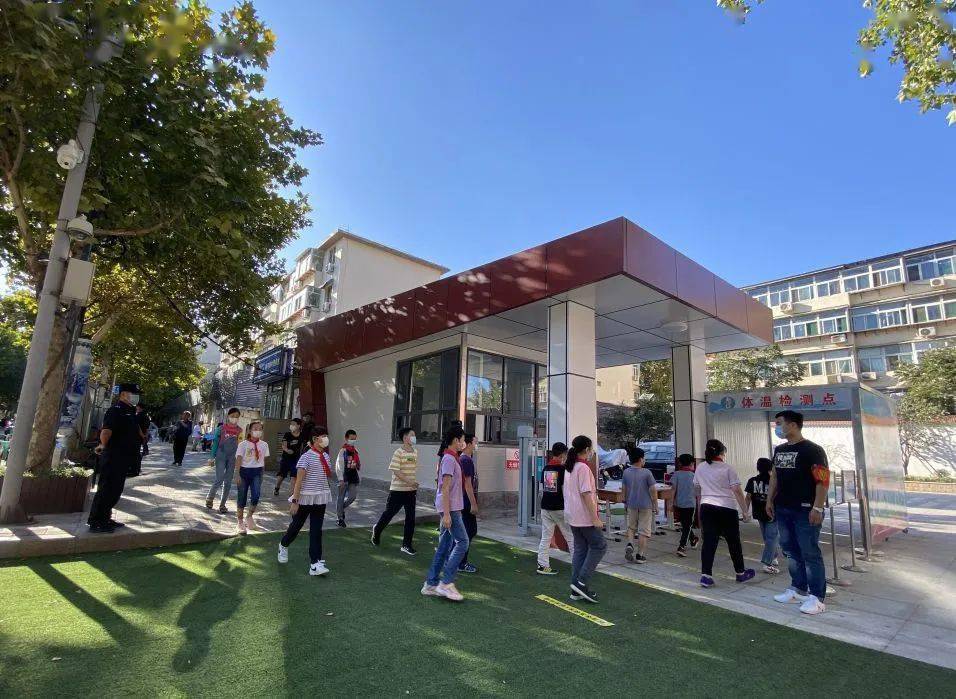 济南市经十一路小学开展疫情防控实操演练