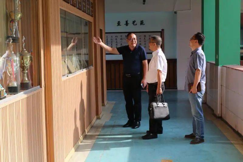重磅鹿城区教育局党委书记局长陈峰莅临温州市黄龙第二小学调研