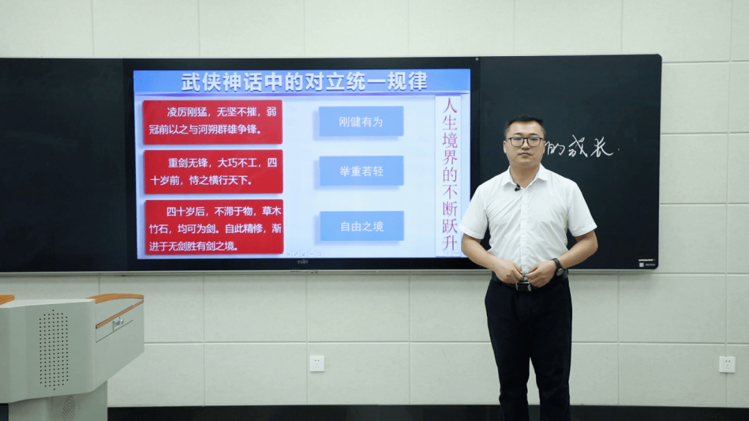 杨宏祥,男,汉族,吉林省前郭县人氏,东北师范大学哲学博士,吉林省音乐