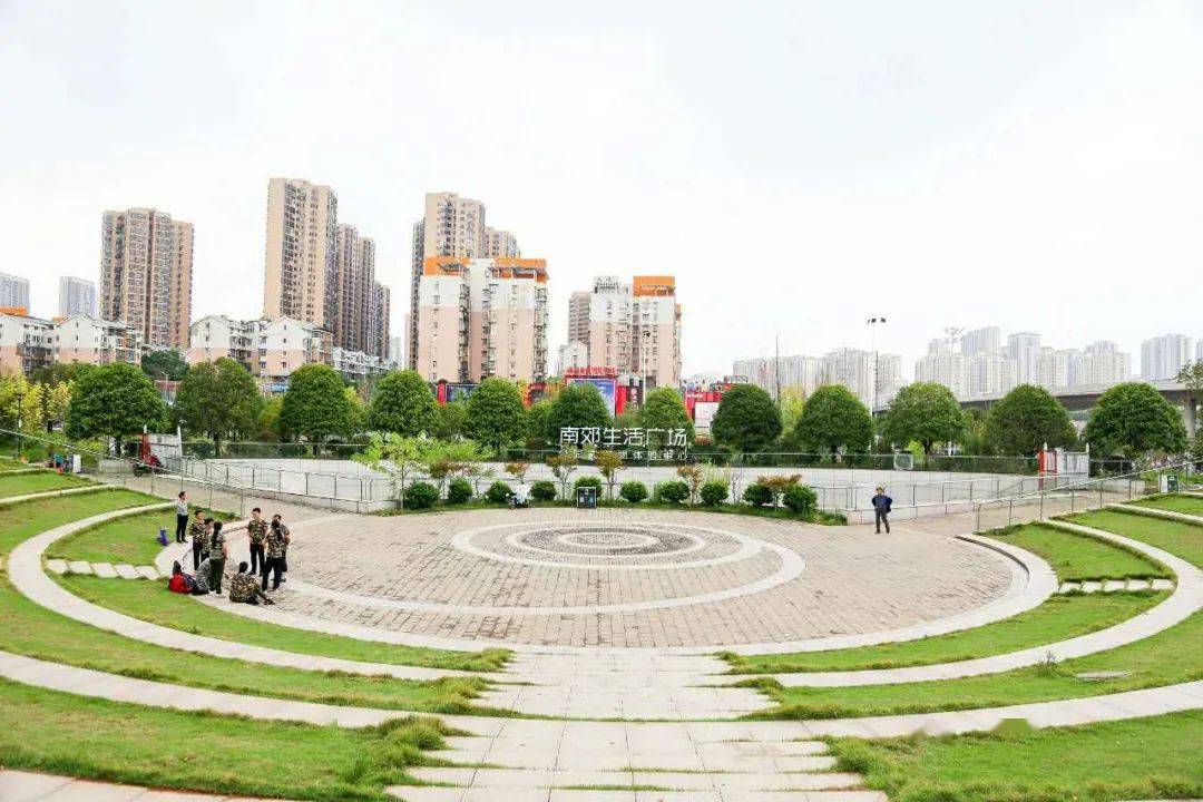 五分自然 五分繁华 = 南郊生活广场."店即景,景即店"公园体验式购物.