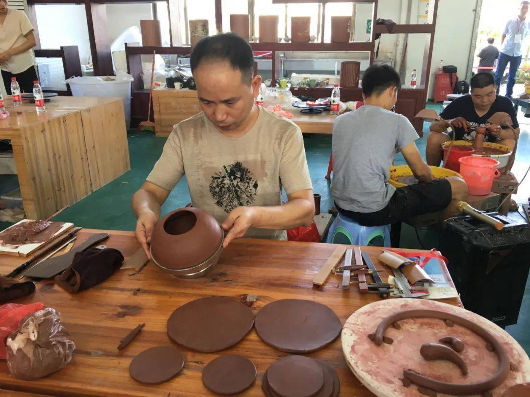 第六屆全國陶瓷職業技能競賽廣西預賽區選拔賽在北流舉行我市參賽選手