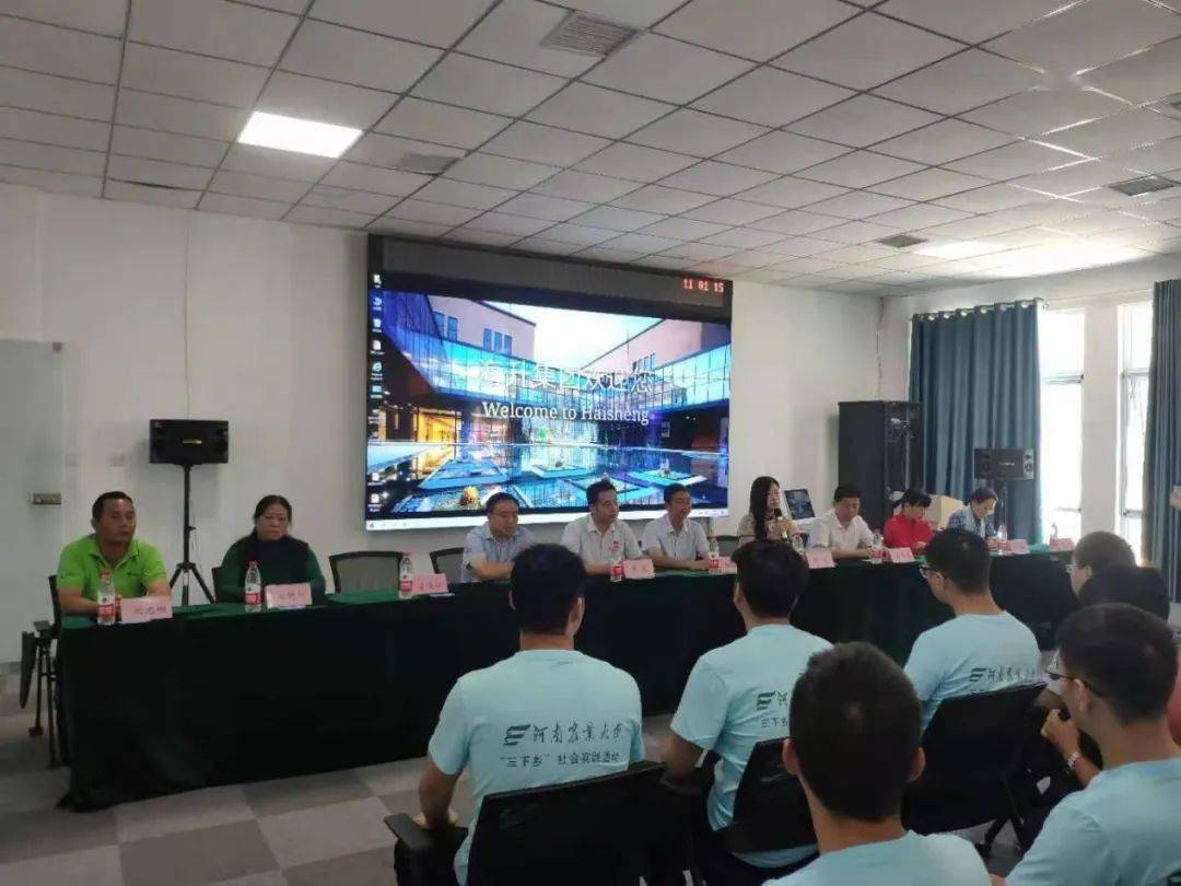 园艺学院党委书记杨喜洲,洛宁县副县长李成,果树系主任郑先波,洛宁县