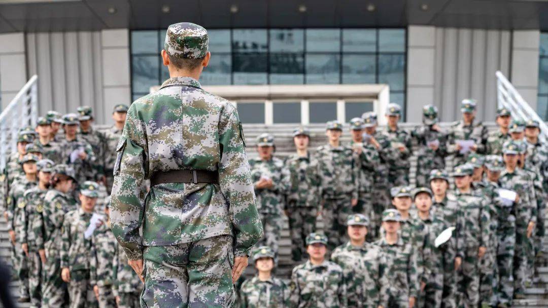 五连前路将行歌以送别