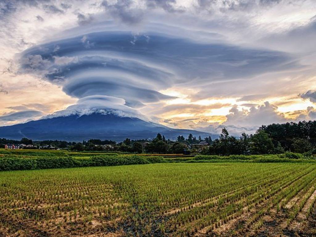 靓到似p 图 日本富士山现超靓 笠云 斗笠