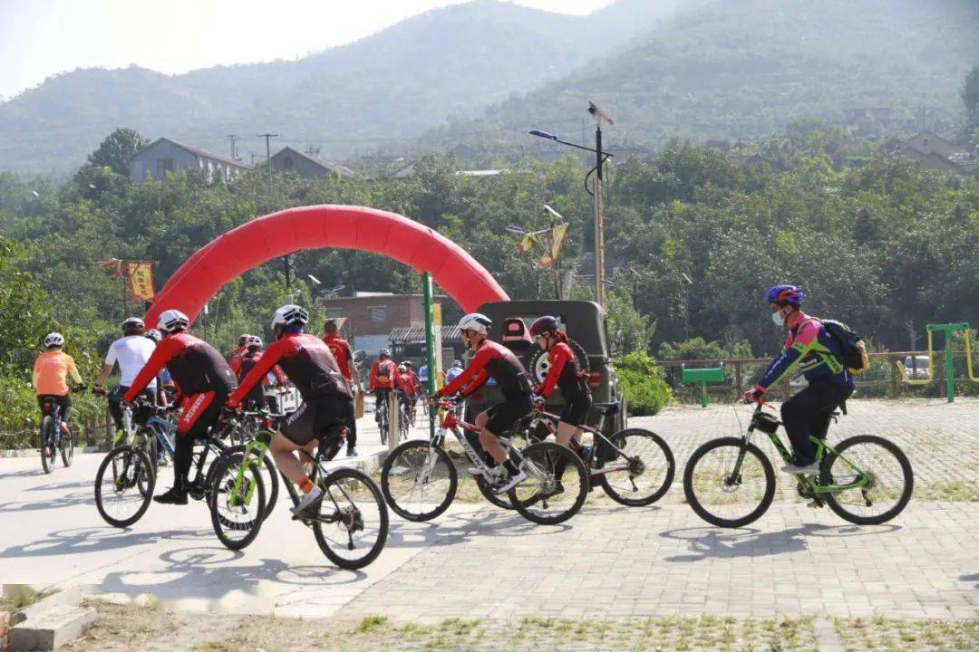 十四屆泰山國際登山節首屆泰山九女峰山地自行車戶外徒步體驗活動開幕