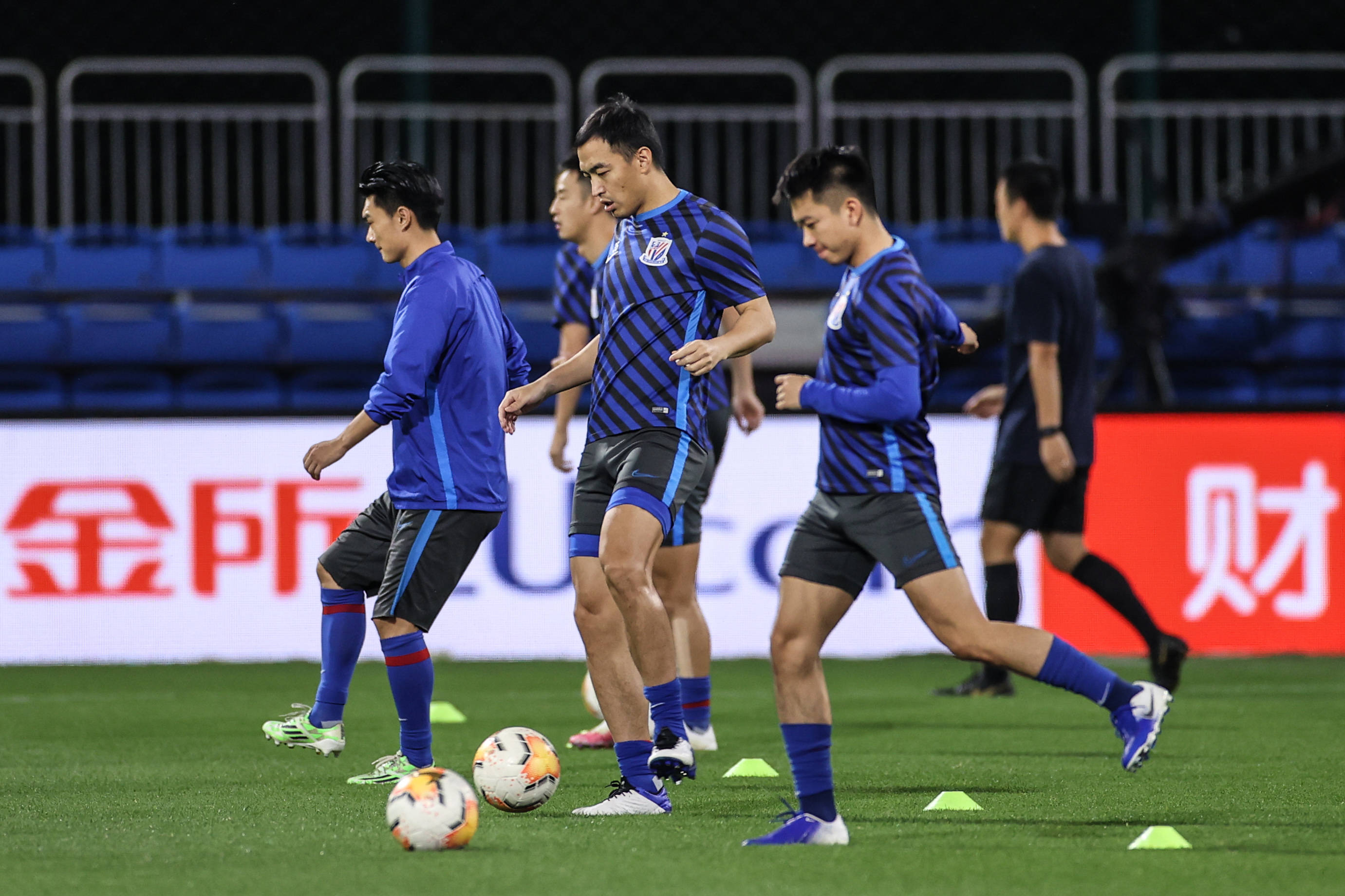 20:02 新华社照片,大连(辽宁),2020年9月21日 9月21日,江苏苏宁易购队