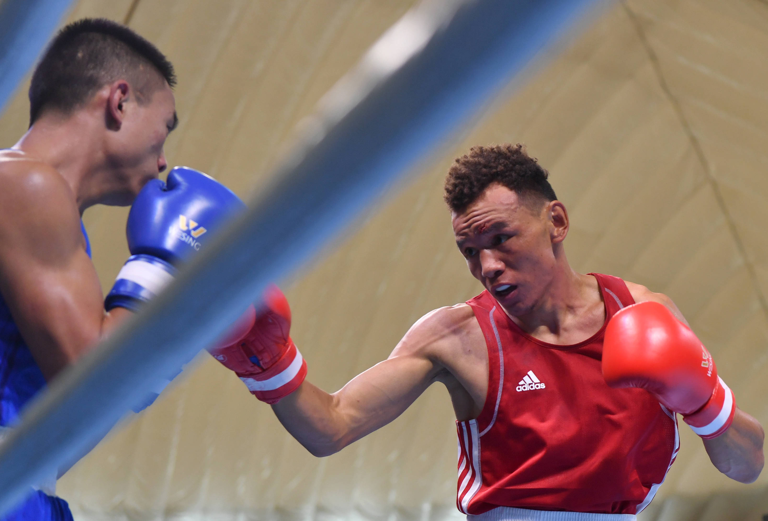 拳击全国男子锦标赛山俊夺得63公斤级冠军