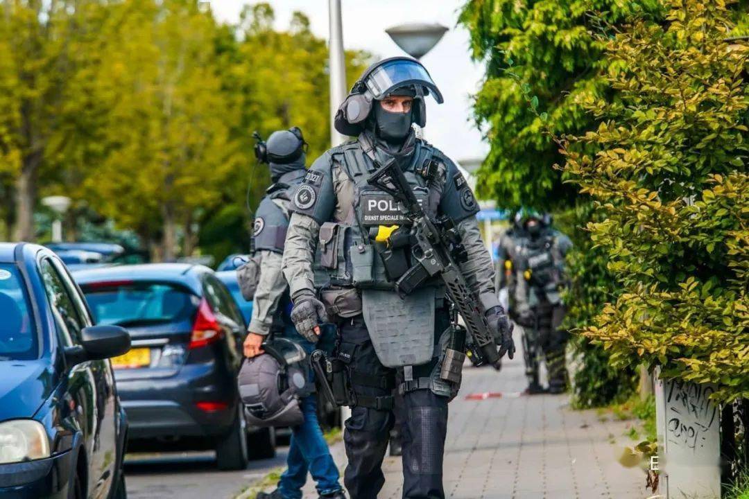 【现场】荷兰国家警察厅特别干预处dsi近期行动_特警