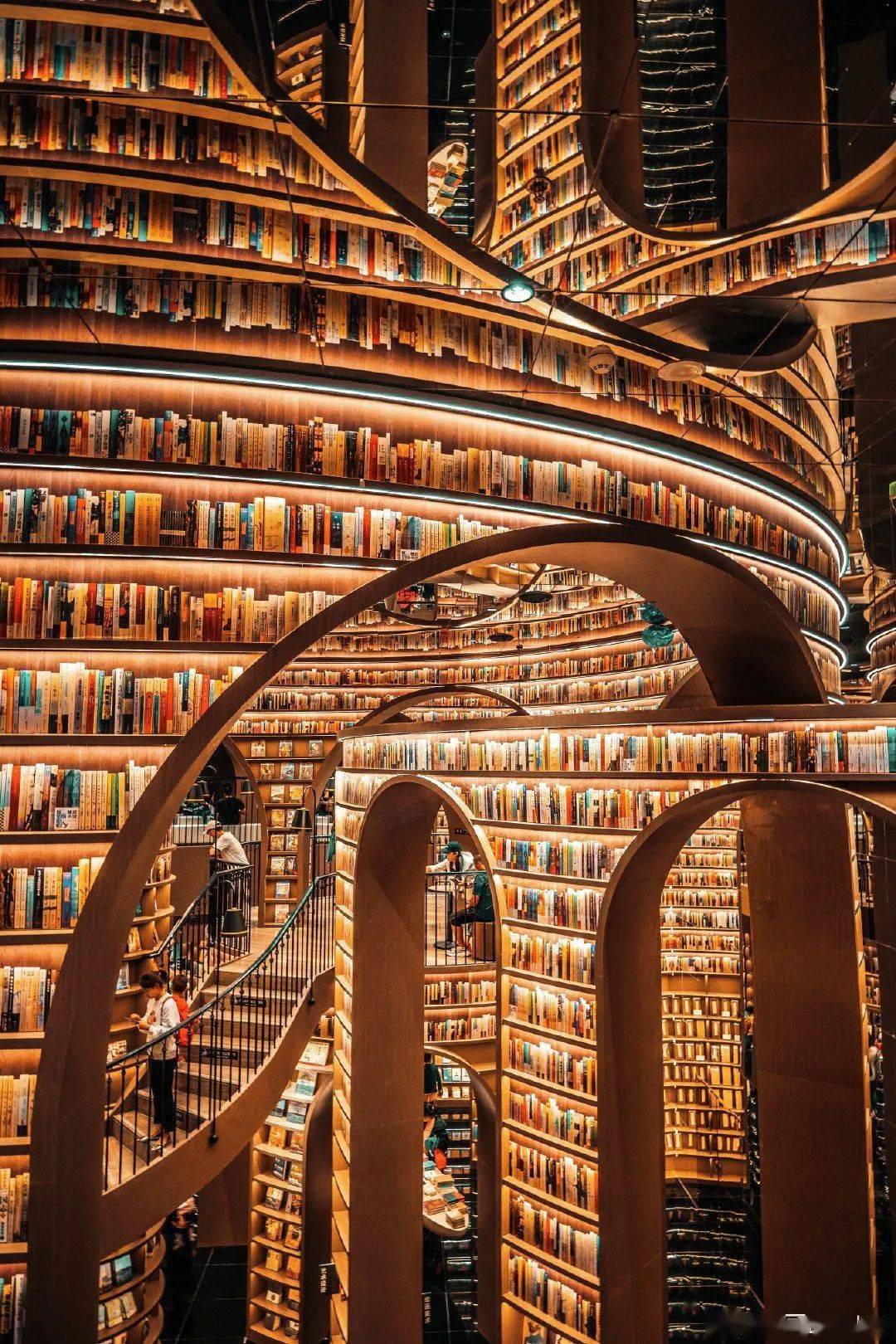 魔法城堡纯白建筑成都高颜值书店再上新