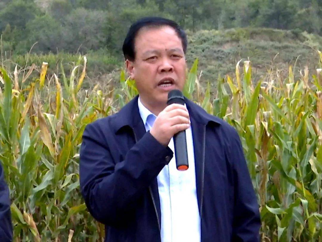 副县长张新社在会上讲话要求,各乡镇和畜牧部门要转变观念,充分认识