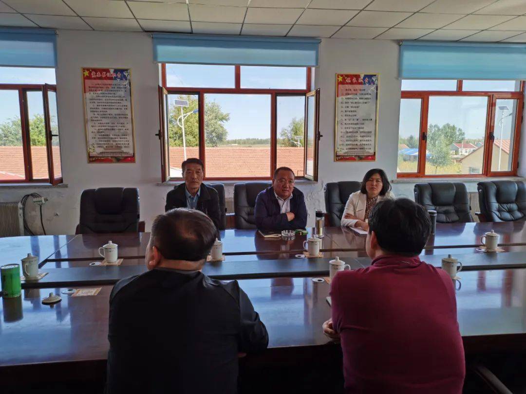 旗人大主任宋照日格图一行到朝鲁吐镇指导工作