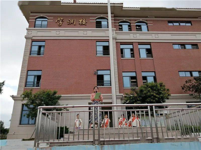 升旗仪式厦门市新圩学校第四周升旗仪式