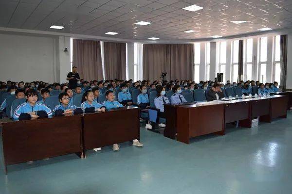 肇东市禁毒办开展2020年秋季开学季禁毒宣传进校园启动仪式