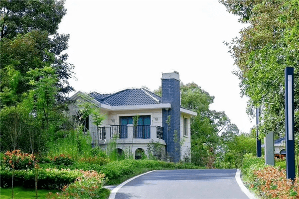 住在秋意浓浓的南京平山森林公园内,南京平山荣逸度假酒店,感受金陵之