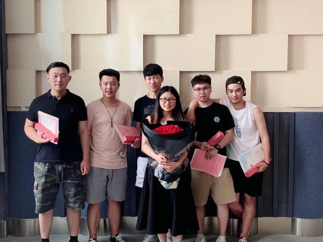 注重思想政治教育方式方法,经常利用班会,微信,抖音等多种途径对学生