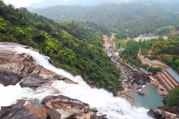 登京明長城~遊小天壇 賞粵東第一瀑布景區 豐順大寶山非遺傳承打鐵花