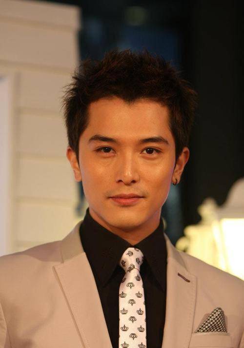 邱泽情史有多乱曾交往3大女神还与大25岁罗志祥干妈传绯闻