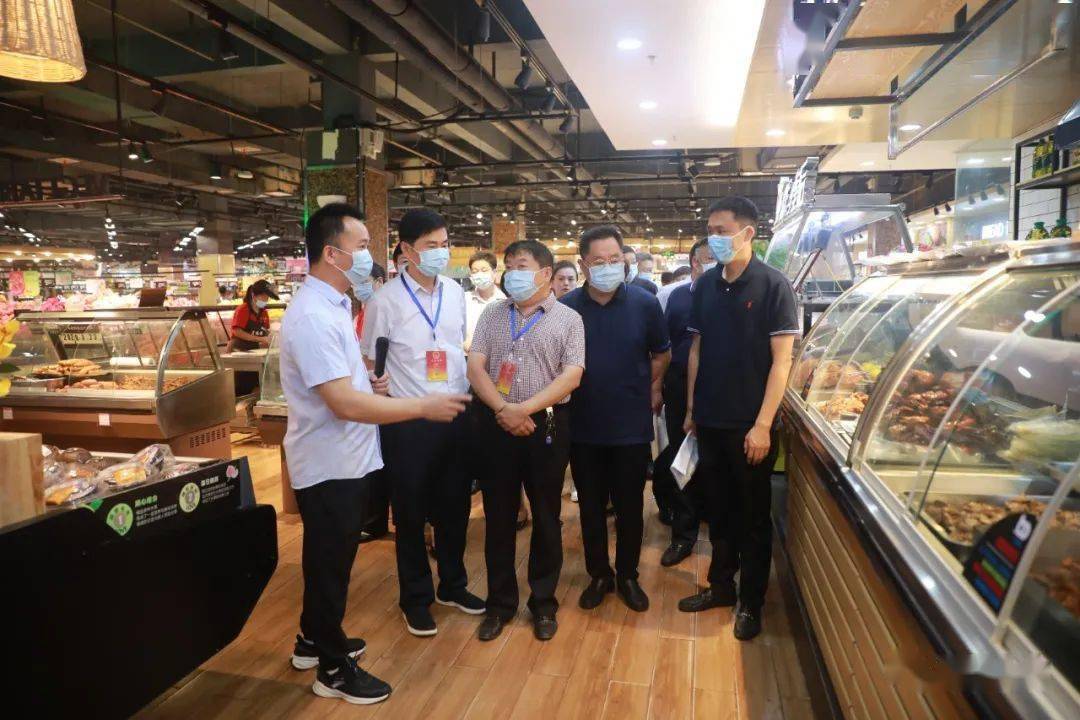 卜海军及部分省市县人大代表参加视察,县政府领导欧阳健康及部分食安