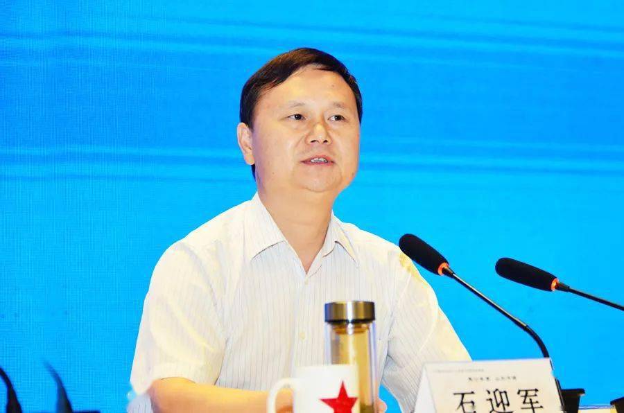 石迎军介绍民宿发展情况