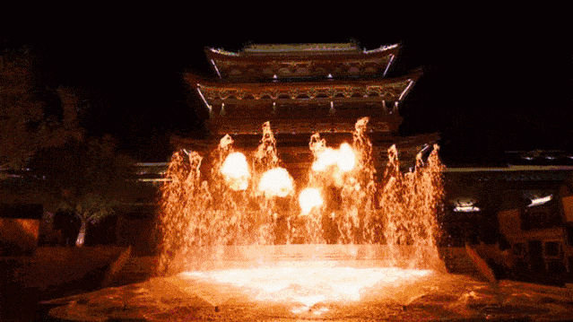 仰望漫天孔明灯如果说,孔明灯是人间和天堂的信使,则无人机是信使的