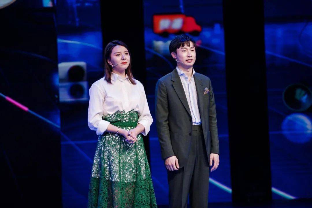 默契度满满的周小闹夫妇备战阶段发生争吵,疑似拆伙;"袖珍夫妻"小七